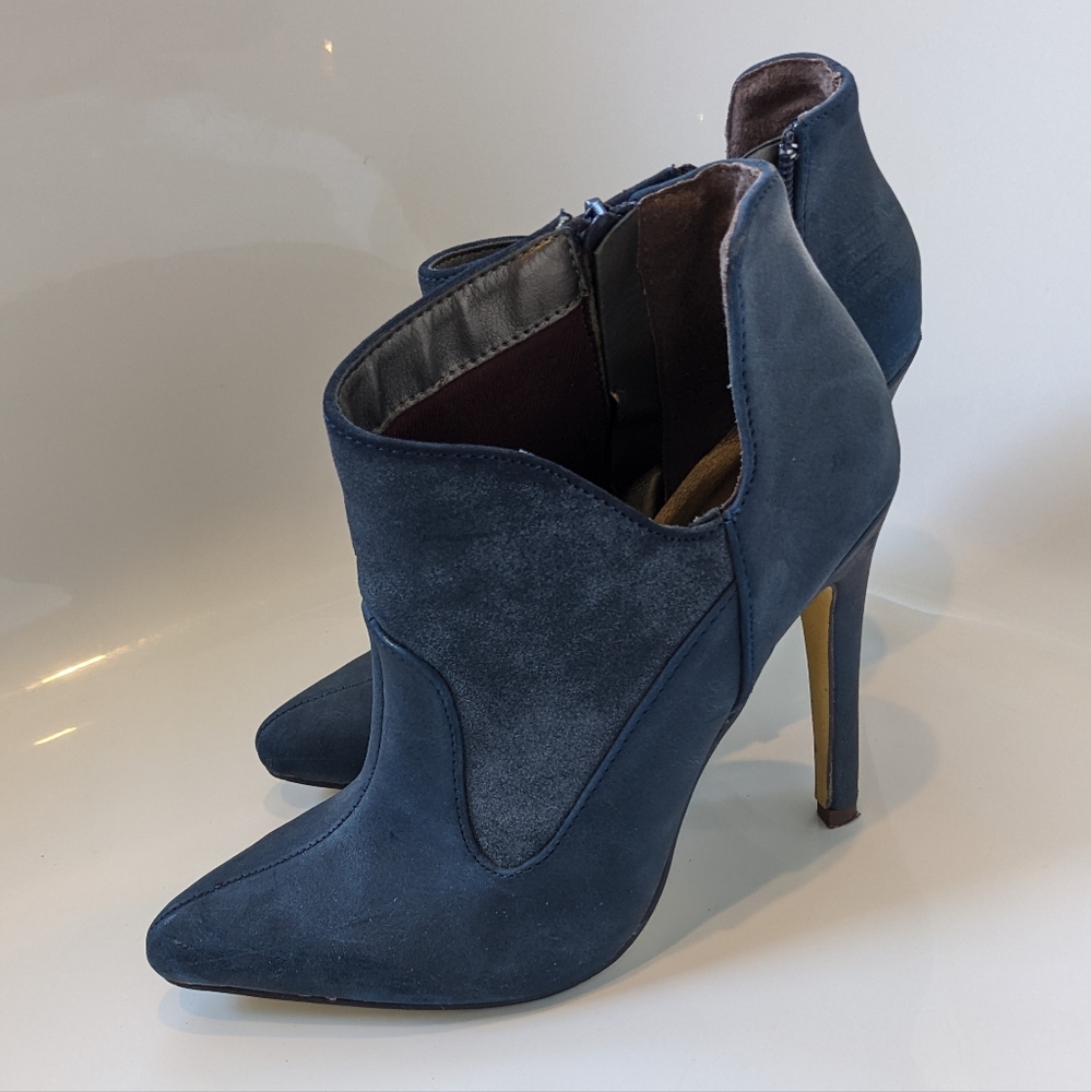 Woman's Booties, Size 5.5